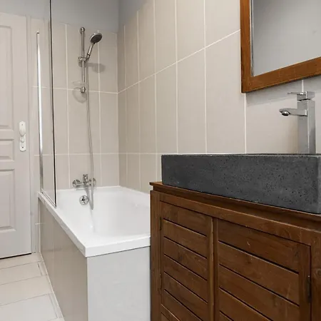 74, Chez Moune Et Mabo *